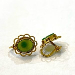 Vintage 14k gf gold filled Oval cabochon jade screwback earrings 1960s